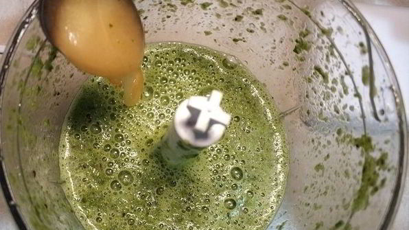 зеленый утренний смузи с капустой кейл