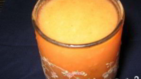 витаминный напиток из тропических фруктов