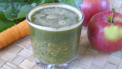 Зеленый коктейль с морковью