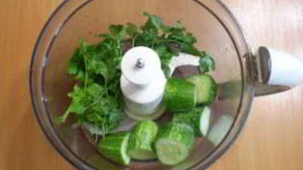 зеленый коктейль с огурцом