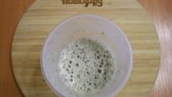 зеленый коктейль со сливой