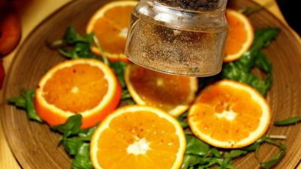 апельсиновый салат с цикорием и руколой