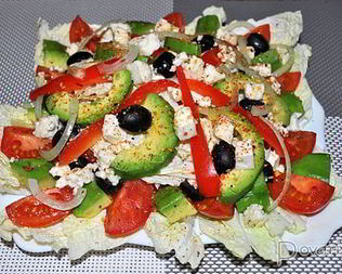 Греческий салат с авокадо