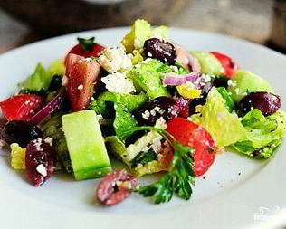 Греческий салат с базиликом