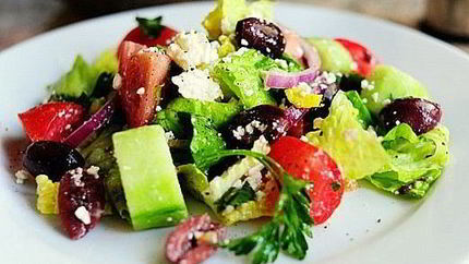Греческий салат с базиликом