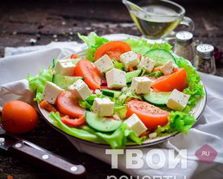 Греческий салат с фетаксой