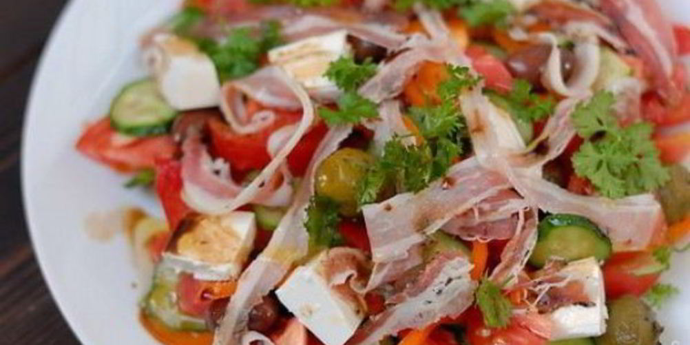 Рецепт греческого салата с курицей