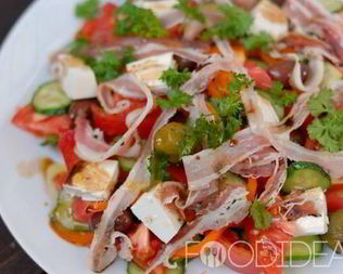 Греческий салат с курицей