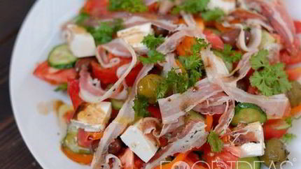 Греческий салат с курицей