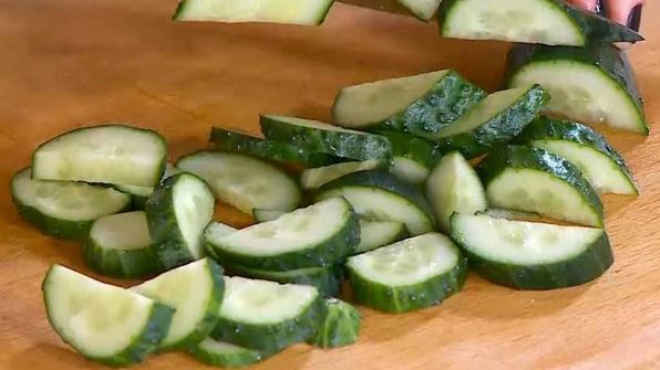 греческий салат с жареным сулугуни