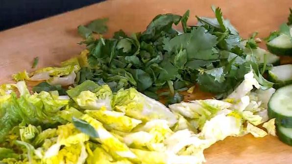 греческий салат с жареным сулугуни