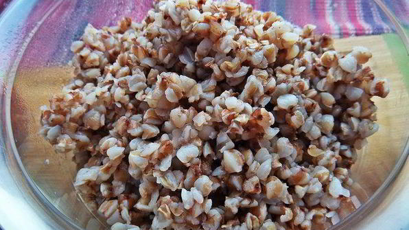 гречневый салат с овощами и салями