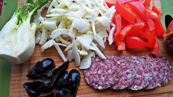 гречневый салат с овощами и салями