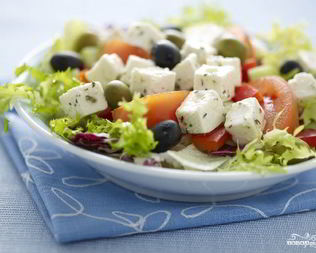 Салат греческий с маслинами