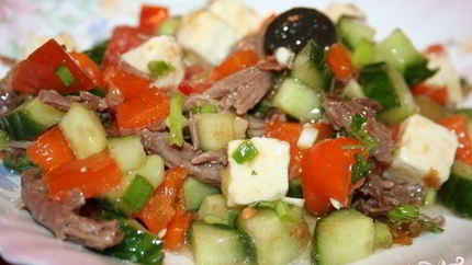 Салат греческий с мясом