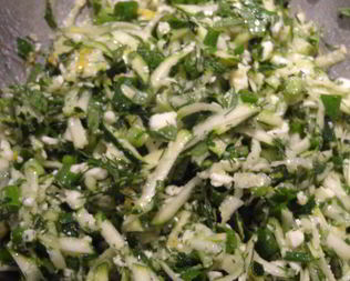 Салат с цукини, зеленью и фетой по-гречески