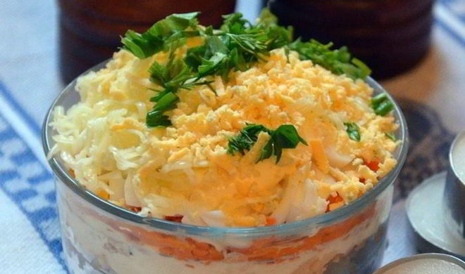 Слоеный салат с горбушей и гречкой