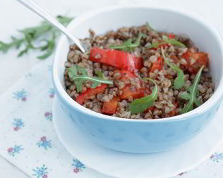 Теплый гречневый салат