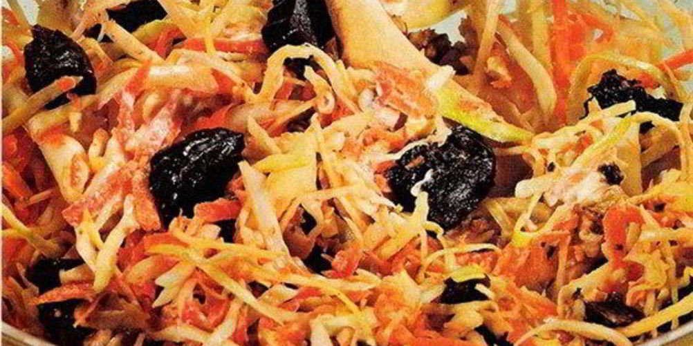 Рецепт капустного салата с черносливом и грецкими орехами