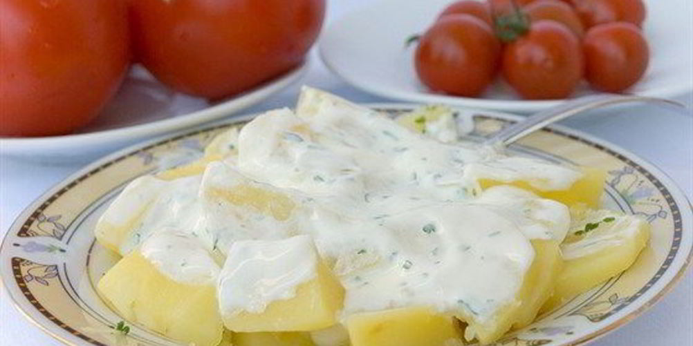 Рецепт датского картофельного салата с укропом и йогуртовой заправкой