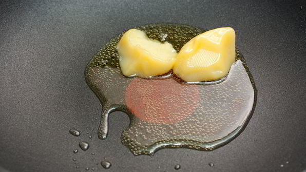 картофельный салат с брокколи, мелиссой и тархуном