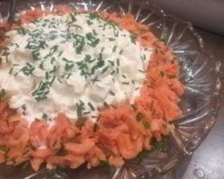 Картофельный салат с красной рыбой по-итальянски