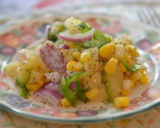 Картофельный салат с кукурузой и халапеньо