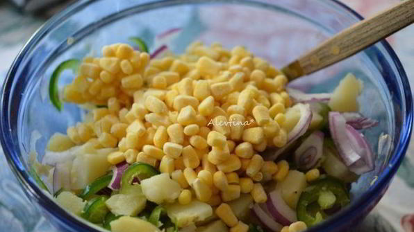 картофельный салат с кукурузой и халапеньо