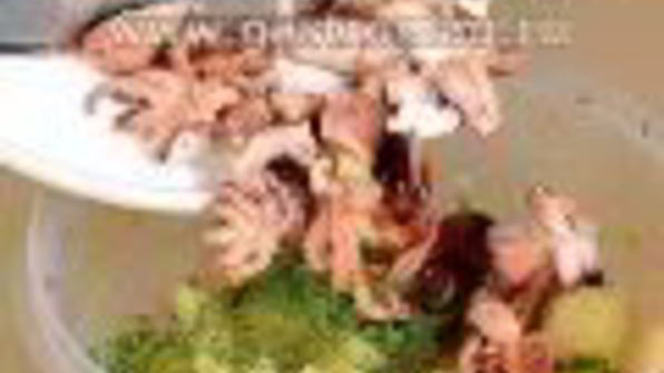 картофельный салат с маринованными осьминогами