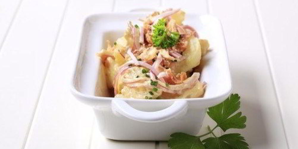 Рецепт картофельного салата с яблоками и беконом