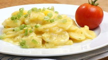 Салат из молодого картофеля с зеленым луком