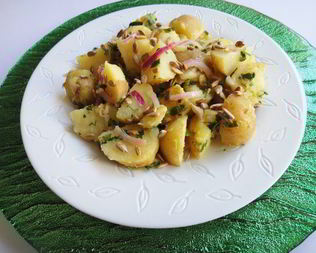 Салат из молодого картофеля