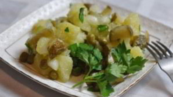 салат картофельный с маринованными огурцами