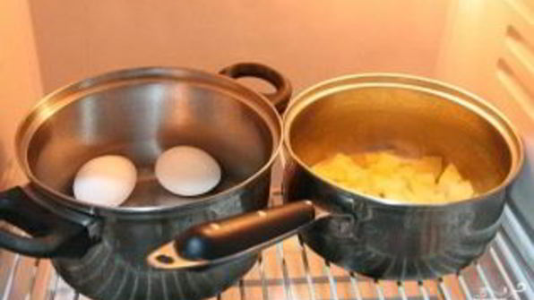 салат картофельный с яйцом