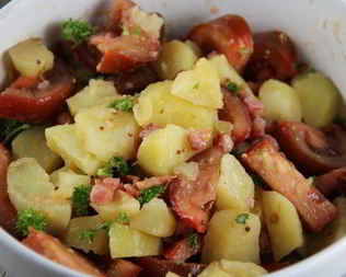 Салат с картофелем и помидорами по-деревенски