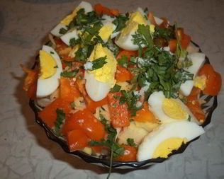 Салат с картофелем, свеклой яблоками и болгарским перцем