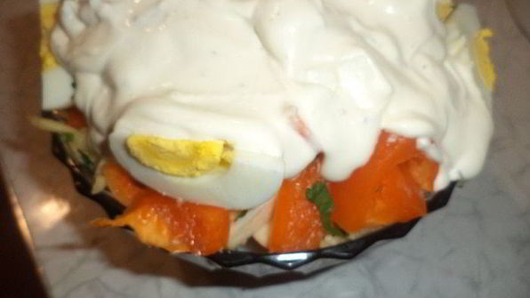 салат с картофелем, свеклой яблоками и болгарским перцем