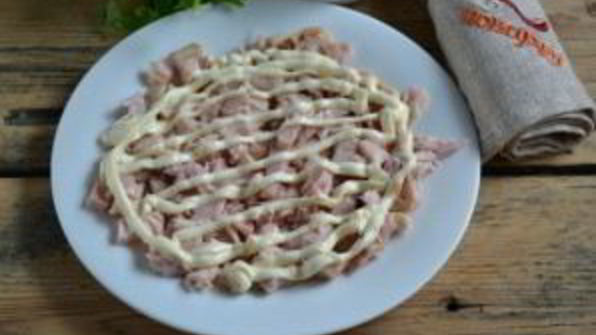 салат с картофельной стружкой