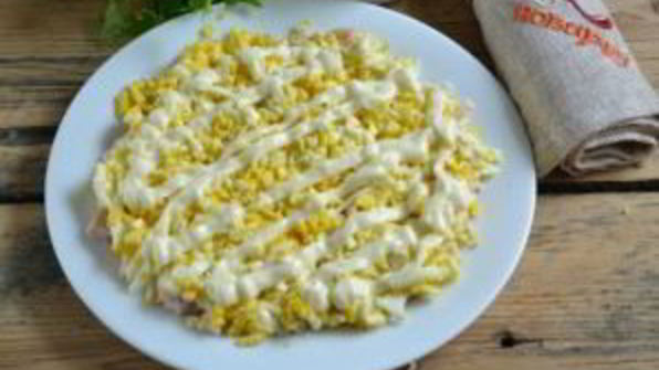 салат с картофельной стружкой