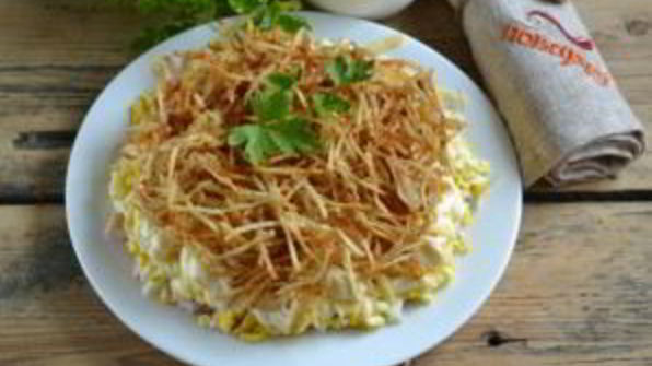 салат с картофельной стружкой