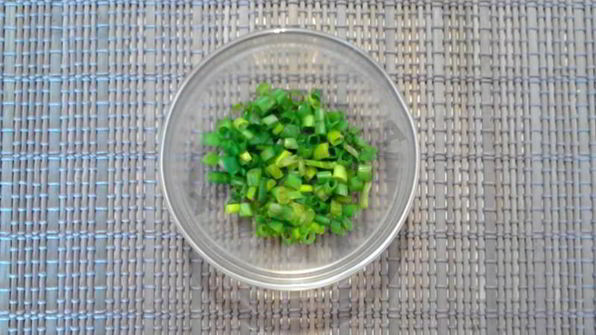 салат с картошкой фри и курицей