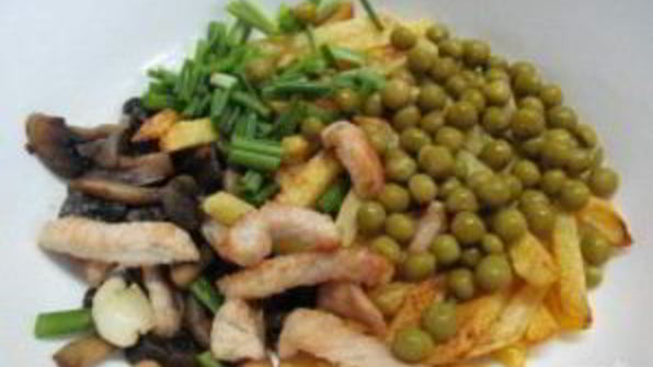 салат с молодым картофелем и индейкой