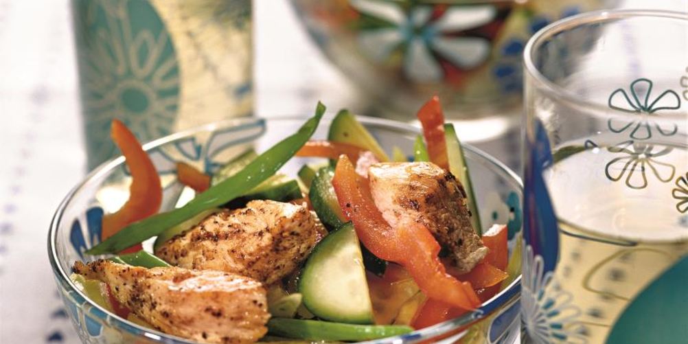 Рецепт салата с молодым картофелем и курицей