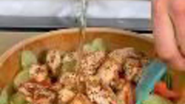 салат с молодым картофелем и курицей