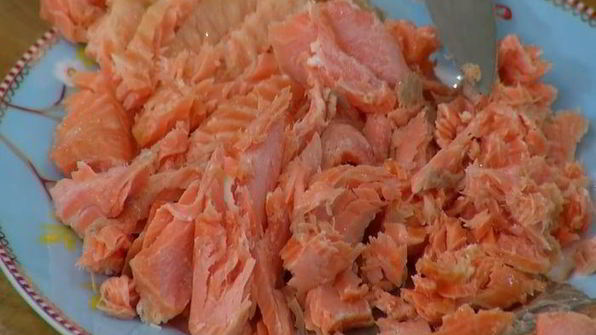 салат с молодым картофелем, редисом и кижучем