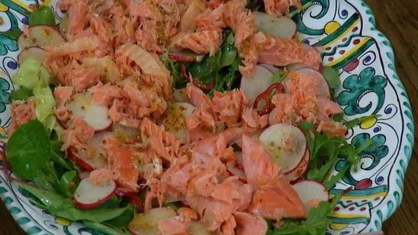 салат с молодым картофелем, редисом и кижучем