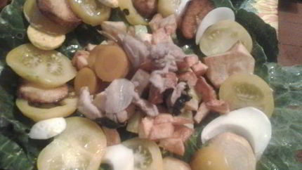 Салат с жареным картофелем и куриным филе