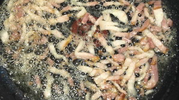 теплый картофельный салат с беконом