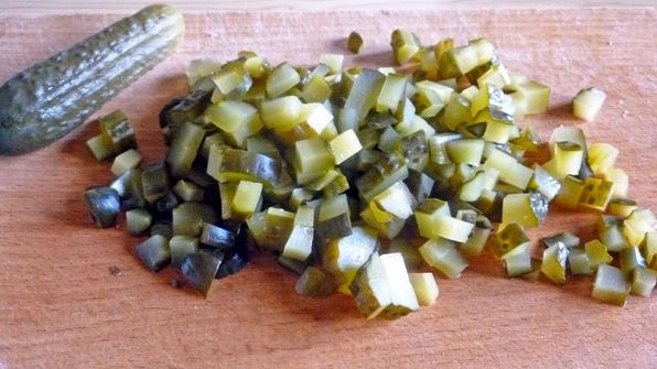 оливье классический с солеными огурцами