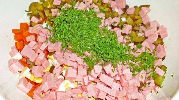 оливье классический с солеными огурцами